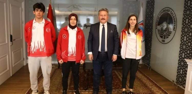 BAŞKAN PALANCIOĞLU, ŞAMPİYONLARI AĞIRLADI