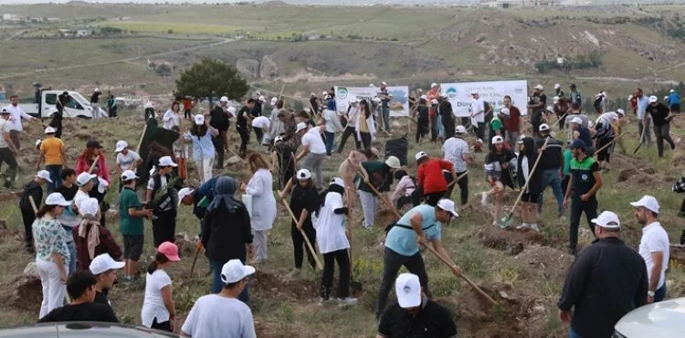 BÜYÜKŞEHİR’İN KURSİYERLERİ HEM FİDAN DİKTİ HEM DE AKIL OYUNLARI TURNUVASI DÜZENLEDİ