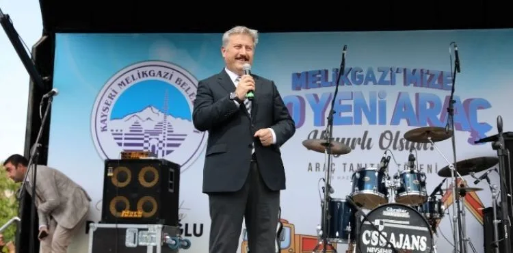80 İŞ MAKİNESİ İLE MELİKGAZİ’NİN ARAÇ FİLOSU DAHA DA GÜÇLENDİ