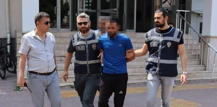 Aranan şahsı havalandırma boşluğunda yakalayan polis: "Hadi gel, çok terlemişsin orada"