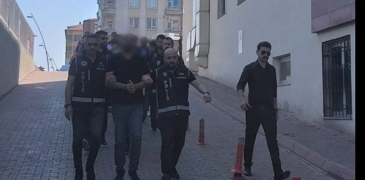 Mali polisler 8 ay takip etti, vatandaşları 100 milyon TL dolandıran 9 kişi yakalandı