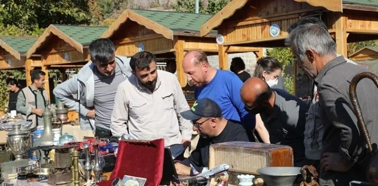 TALAS’IN EN RENKLİ PAZARI YİNE DOLU DOLU