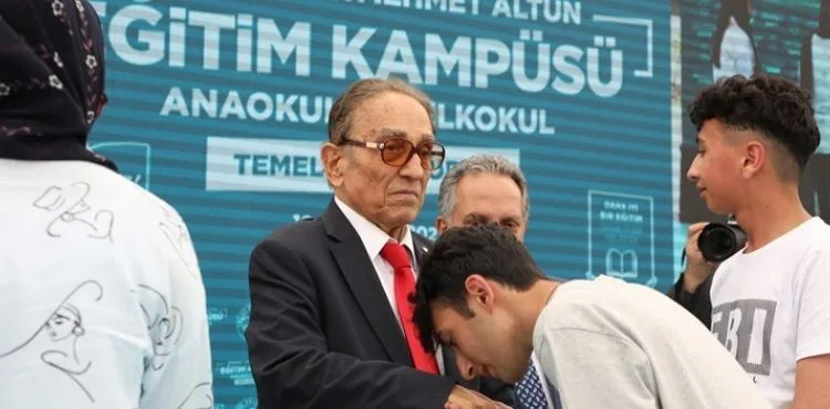 BAŞKAN YALÇIN'DAN TÖRENE DAMGA VURAN SÜRPRİZ