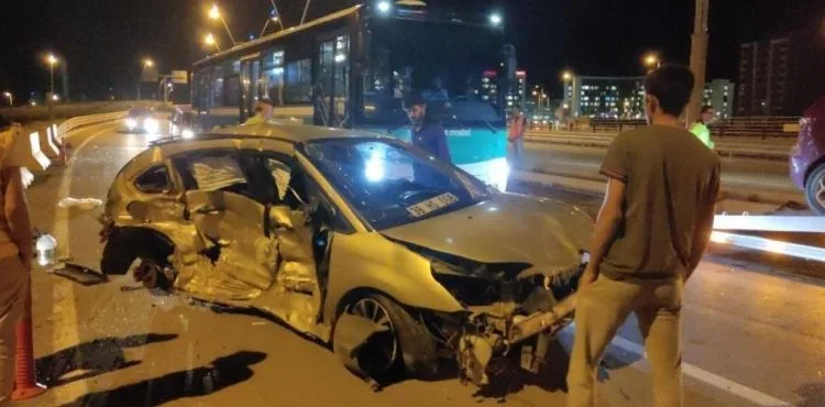 Kaza yapan otomobilin tekerleği koptu: 1’i ağır 3 yaralı