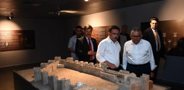 Vali Çiçek ve Başkan Büyükkılıç’tan Kale ve Müze ziyareti