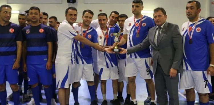 Şehit İnfaz ve Koruma Memuru Cengiz Yiğit Voleybol Turnuvası sona erdi