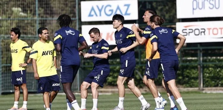 Fenerbahçe, hazırlıklarını sürdürüyor