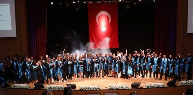 KAYÜ Teknik Bilimler Meslek Yüksekokulu 44. Dönem Mezunlarını Verdi