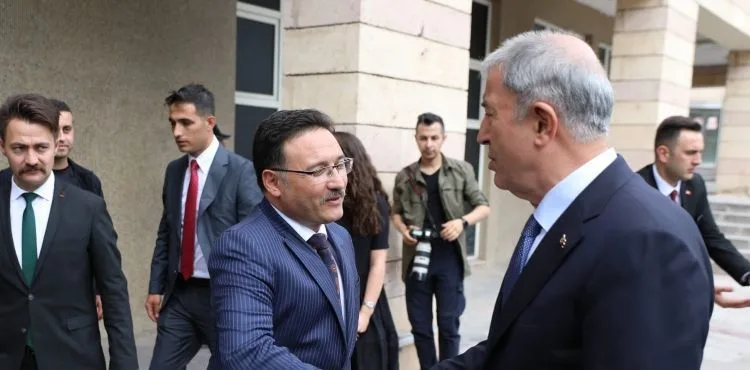 Milli Savunma Bakanı Hulusi Akar Vali Gökmen Çiçek’i Makamında Ziyaret Etti