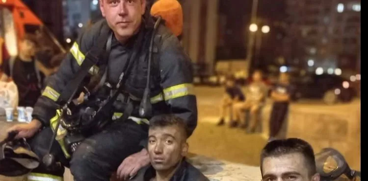 Gültepe'de çıkan yangında mücadele eden ekipler objektife yansıdı