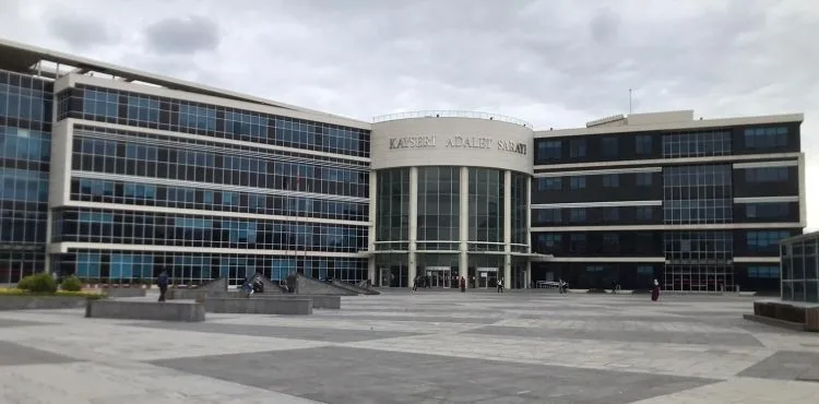 Evinin balkonundan düşme sonucu ölen Raziye Ebru’nun çocuklarının velayeti anneanneye verildi