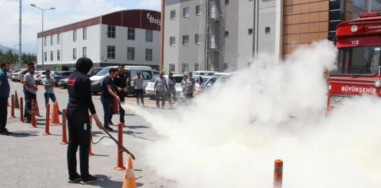 Erciyes Teknopark’ta yangın söndürme eğitimi verildi