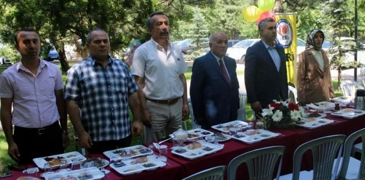 Zihinsel engelli vatandaşlar geleneksel bahar şenliklerinde bir araya geldi