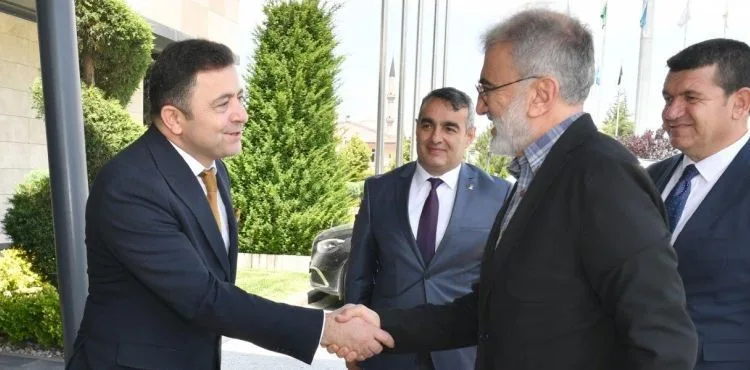 Önceki Dönem Enerji ve Tabi Kaynaklar Bakanı Taner Yıldız, Kayseri OSB Başkanı Mehmet Yalçın’ı ziyaret etti