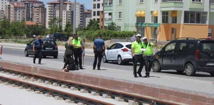 Otomobilin çarptığı zihinsel engelli çocuk ağır yaralandı