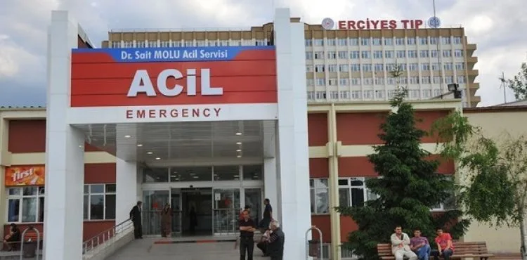 Hastayı bırakıp kavgaya tutuştular