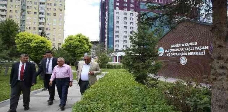 Başkan Büyükkılıç, ulu çınarların gönlünü aldı