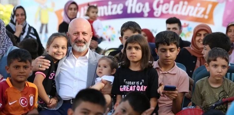 KOCASİNAN’DA SOKAK OYUNLARIYLA 7’DEN 70’E HERKES MUTLU ÇOCUKLARIN BAŞKAN AMCA SEVGİSİ