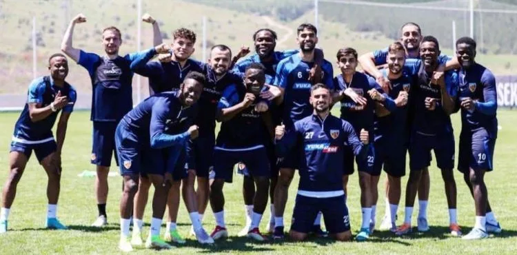 Kayserispor kaptanı İlhan Parlak: "Kenetlenirsek büyük başarılara imza atarız"