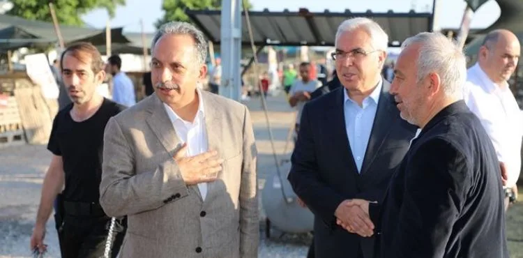 BAŞKAN YALÇIN VE KAYMAKAM DÖNMEZ KURBAN PAZARINI ZİYARET ETTİ