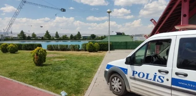 Serinlemek için havuza giren kardeşler, boğulmaktan son anda kurtarıldı