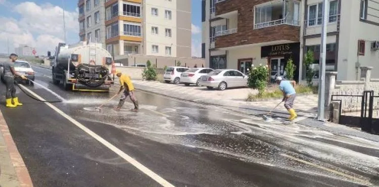 KURBAN KESİM SONRASI MELİKGAZİ, PIRIL PIRIL TEMİZLENİYOR