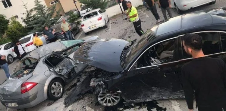 Kontrolden çıkan araç bahçeye uçtu