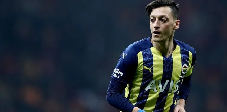 Medipol Başakşehir, Mesut Özil'i kadrosuna kattığını açıkladı