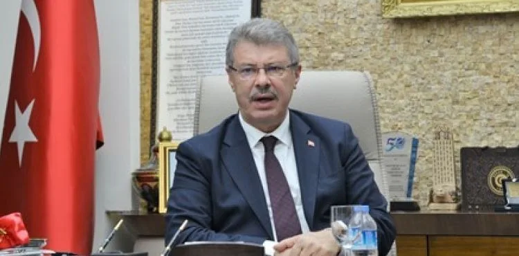 "Acı ama şanlı bir hatırası olan bu gece Türk tarihine kazınacak bir demokrasi zaferidir"