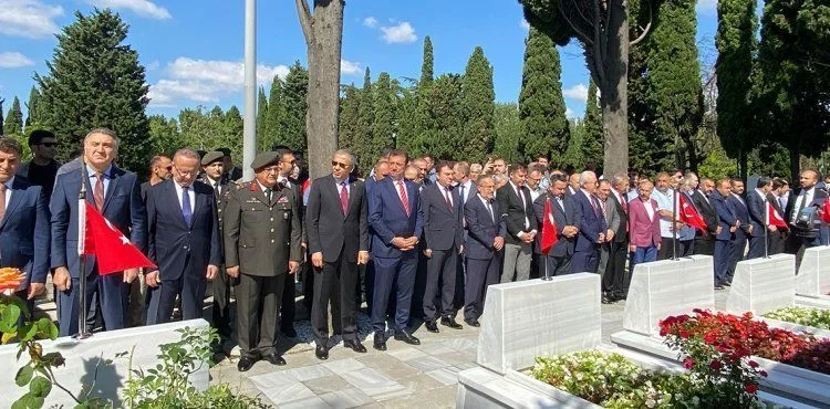 Edirnekapı Şehitliği'nde 15 Temmuz şehitleri için tören düzenlendi