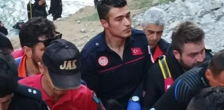 Irmakta kaybolan gencin cansız bedeni bulundu