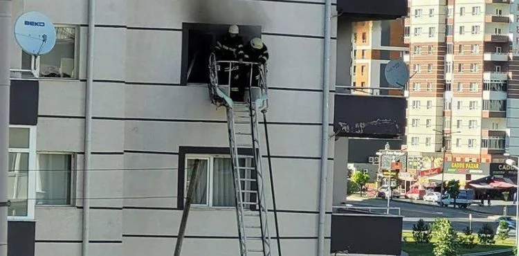 Kayseri'de ilginç olay: Önce çelik kasayı attı, sonra evi yaktı