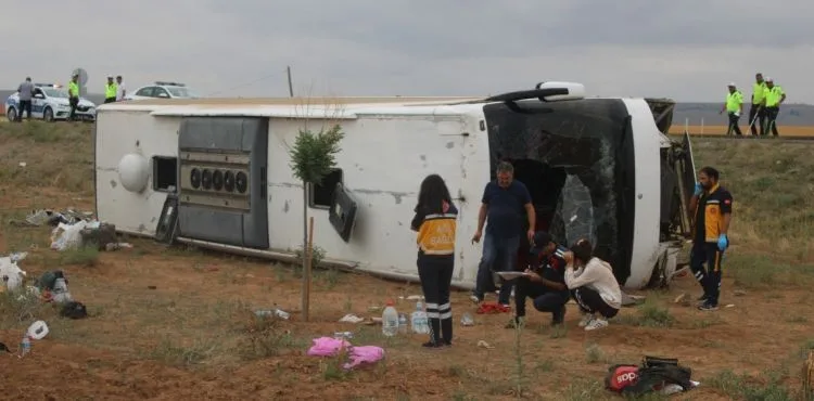 Kayseri'de tur otobüsü devrildi: 31 yaralı
