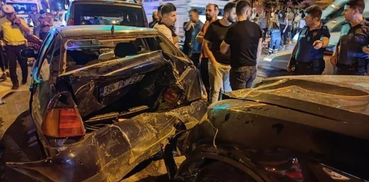 Kaza yapan otomobil sürücüsü muhabire saldırdı