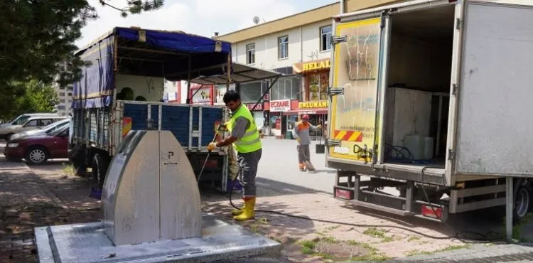 MELİKGAZİ BELEDİYESİ, MAHALLELERDEKİ TEMİZLİK ÇALIŞMALARINI SÜRDÜRÜYOR