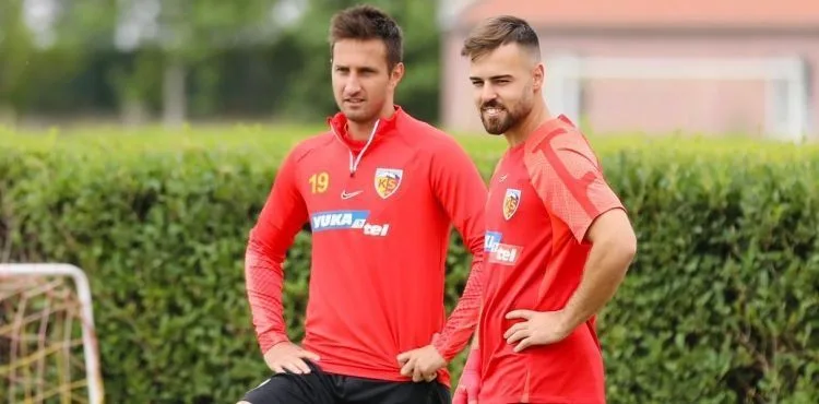 Kayserispor bu günkü idmanda şut çalışması yaptı