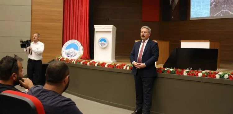 MELİKGAZİ BELEDİYESİ'NDEN MÜTEAHHİTLERE KENTSEL DÖNÜŞÜM SUNUMU