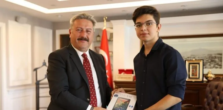 BAŞKAN PALANCIOĞLU, YKS TÜRKİYE 2.'Sİ VE KAYSERİ 1.'Sİ YUSUF SELİM TORUN’U AĞIRLADI