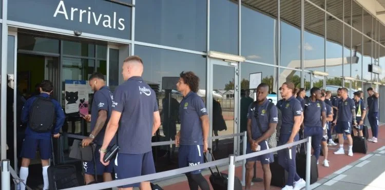 Fenerbahçe Şampiyonlar Ligi ön eleme maçı için Polonya'ya geldi