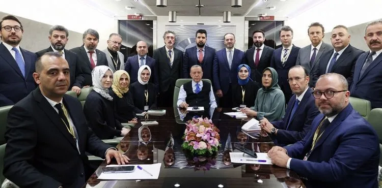 Cumhurbaşkanı Erdoğan, İran dönüşü gazetecilerin sorularını yanıtladı