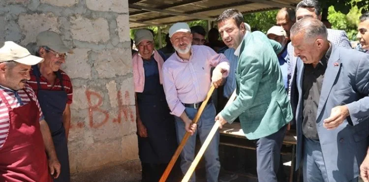 BAŞKAN ÇOLAKBAYRAKDAR’A, PİLAV ŞENLİĞİNDE VATANDAŞLARDAN YOĞUN İLGİ