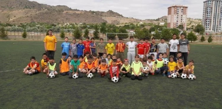 MELİKGAZİ’DE YAZ KURSLARI İLE BU YAZ DOLU DOLU GEÇİYOR