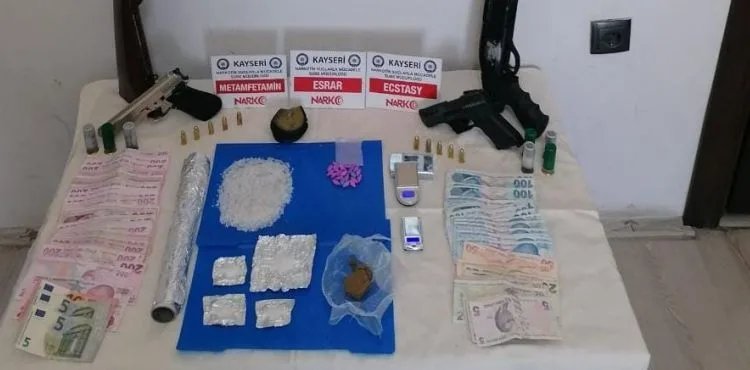 Kayseri'de uyuşturucu tacirlerine operasyon: 15 şüpheliye işlem yapıldı
