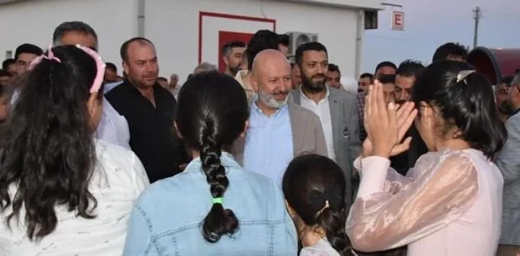 VATANDAŞLARDAN BAŞKAN ÇOLAKBAYRAKDAR’A ‘BAŞKANIM, SİZ İSTERSENİZ YAPARSINIZ” DİYALOĞU