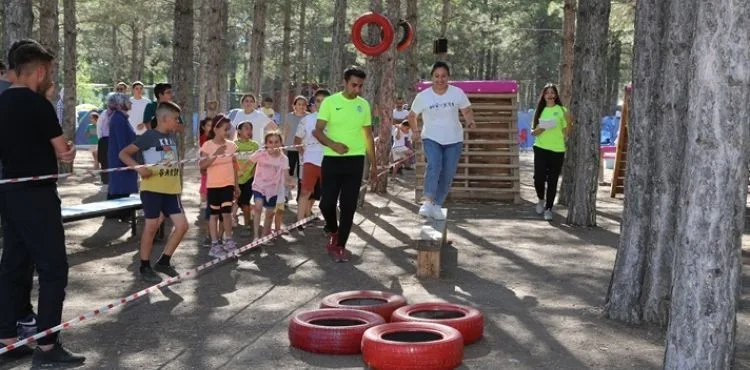 BÜYÜKŞEHİR’İN EĞLENCE VE SPORLA İÇ İÇE DOĞA KAMPI BÜYÜK İLGİ GÖRÜYOR