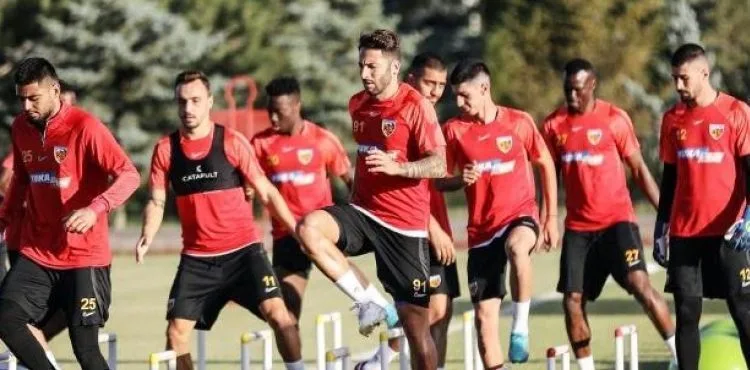 Kayserispor'da 31 futbolcunun lisansı çıktı