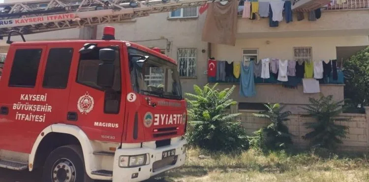 Evde mahsur kalan engelli çocuğu itfaiye kurtardı