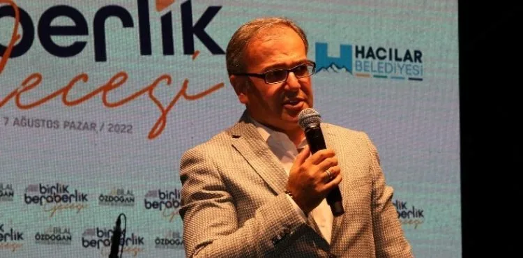 HACILAR BİRLİK BERABERLİK GECESİNDE BULUŞTU BÜYÜKKILIÇ’DAN BAŞKAN ÖZDOĞAN’A HİZMET İÇİN AÇIK ÇEK