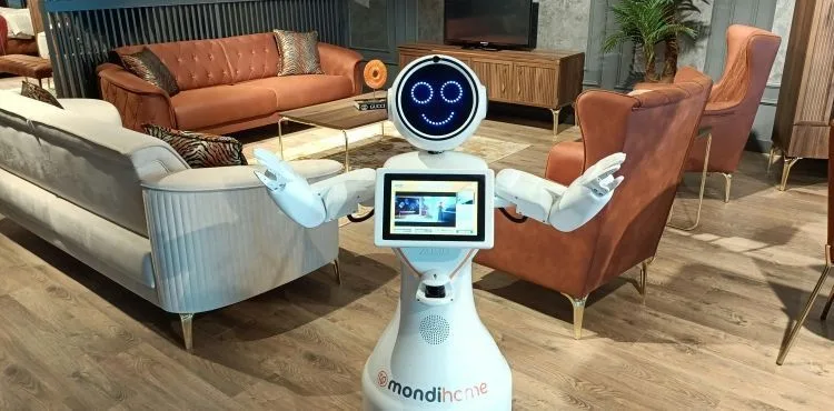 Mondihome'un Polatlı mağazasında "robot müşteri temsilcisi" dönemi