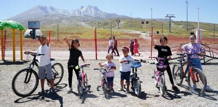 Şampiyon bisikletçiler Erciyes'te yetişecek